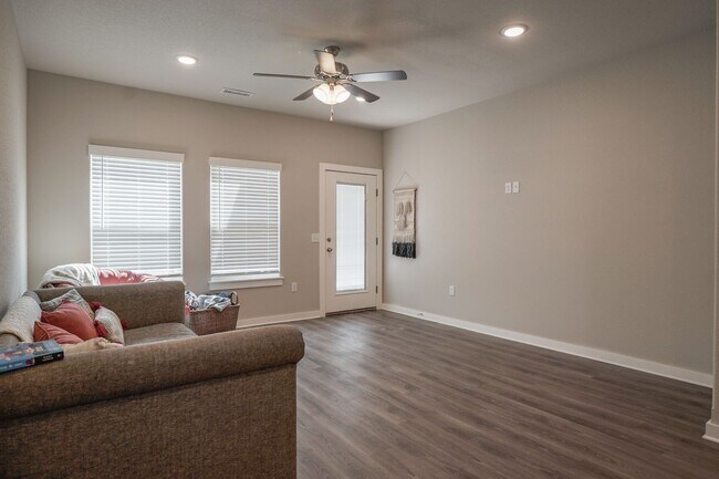 Foto del edificio - 2 bedroom 2.5 bath home located in Fayette...