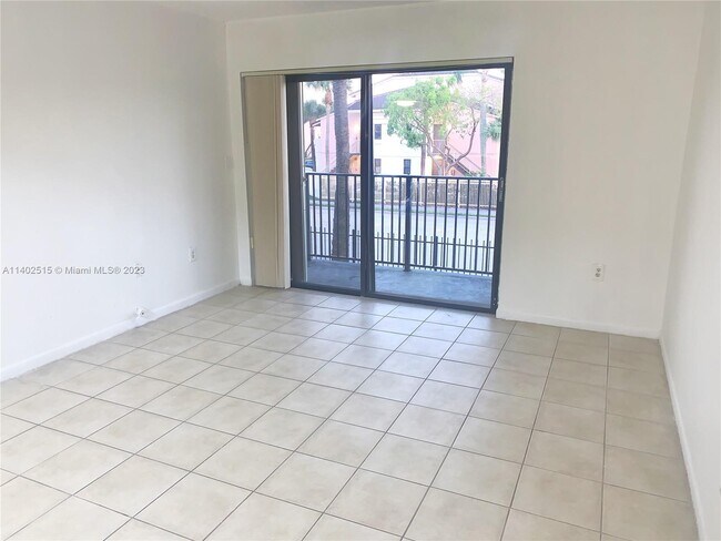 Foto del edificio - 7215 NW 179th St