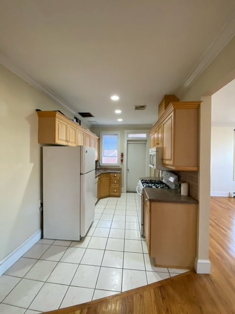 Building Photo - Bedford Apartments