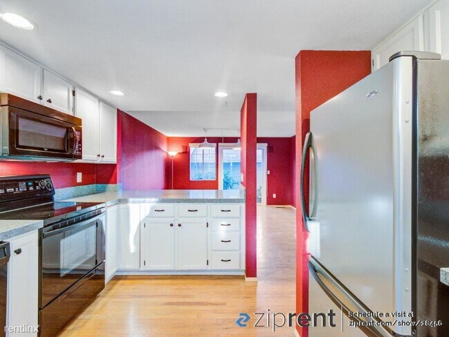 Building Photo - 2 br, 2.5 bath Townhome - 11405 Southeast ...