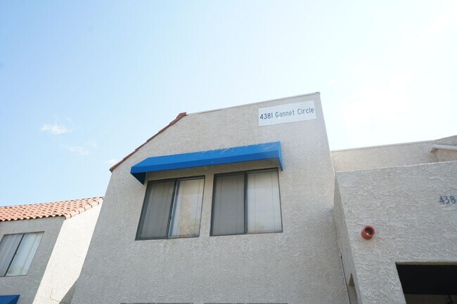 Foto del edificio - SHOWINGS AVAILABLE NOW
