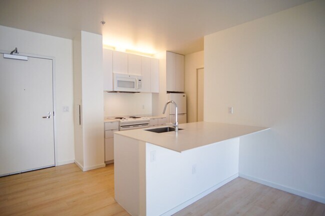 Foto del edificio - Modern 3rd Floor Urban 1Bdr with D/W & Washer/Dryer!