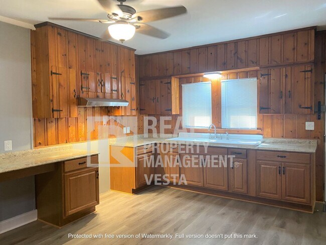 Foto del edificio - 1349 Hillyer Ave