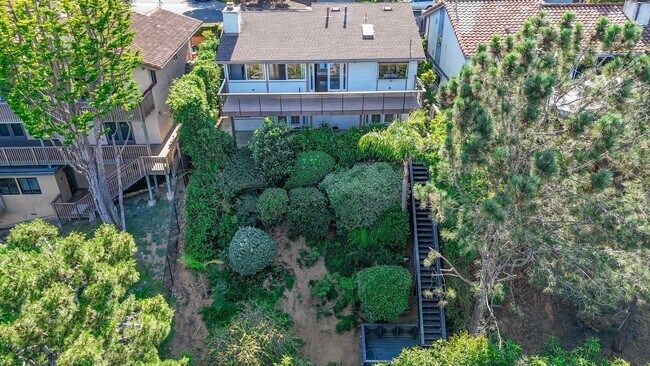Building Photo - Beautiful 4-bedroom, 2.5-bathroom home in ...