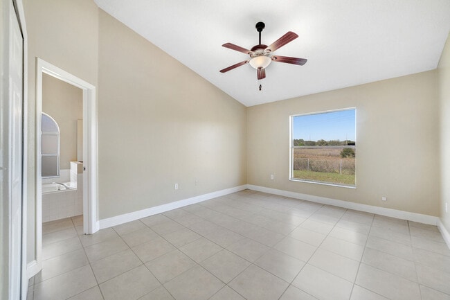 Building Photo - 336 Grovepark Dr