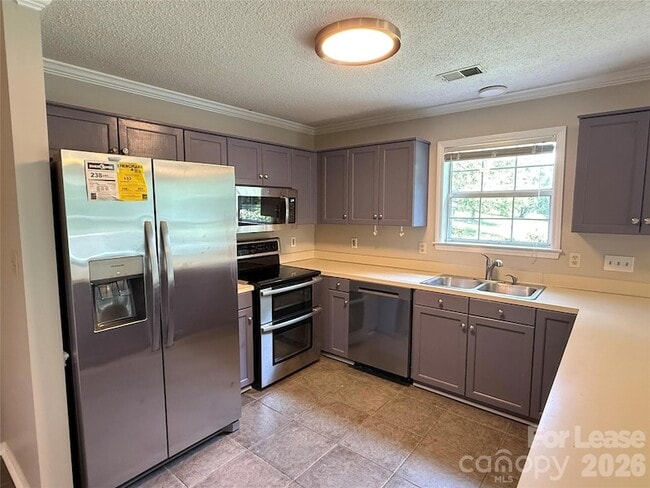 Foto del edificio - 4370 Fellows Ln
