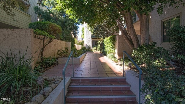 Building Photo - 985 E California Blvd