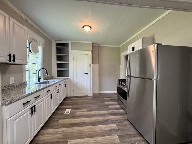 Building Photo - 6543 Etzel Ave
