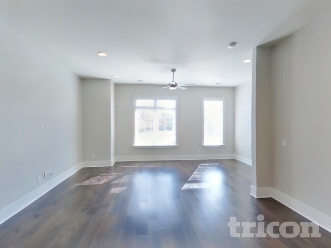 Foto del edificio - 1263 Hillwood Private Cove