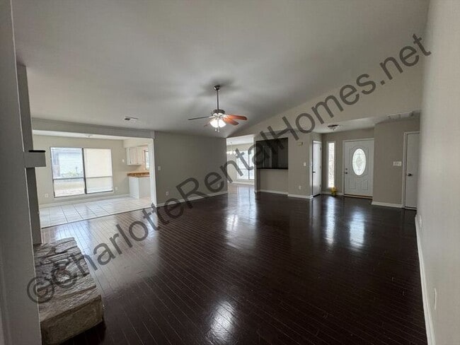 Foto del edificio - Move-In Ready 3BR/2BA Home with Garage in Mint Hill