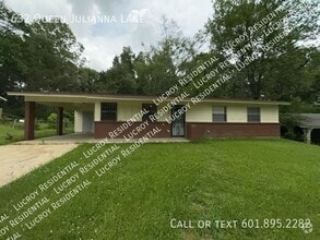 Building Photo - 632 Queen Julianna Ln