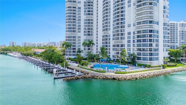 Foto del edificio - 3530 Mystic Pointe Dr