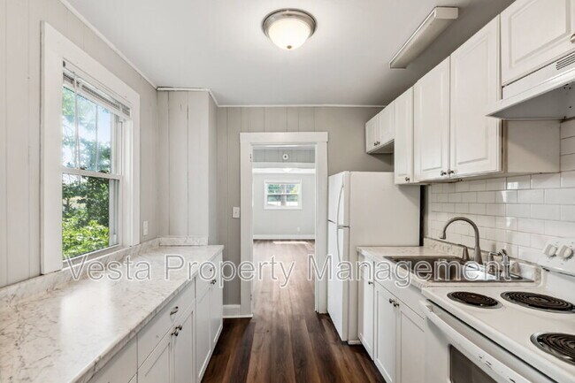 Foto del edificio - 4 Farrwood Ave