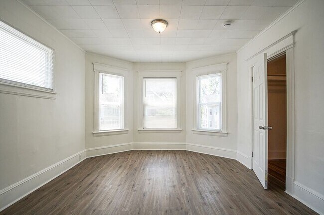 Building Photo - 529-531-531 Armory St