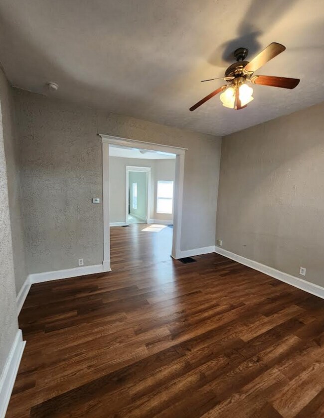 Building Photo - S8 Welcome - Westside Spacious Three Bedro...