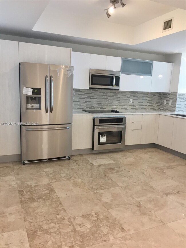 Foto del edificio - 3330 NE 190th St