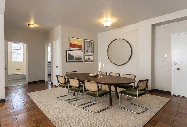 Extra Large 1BR, Dining Area - The Sheraton