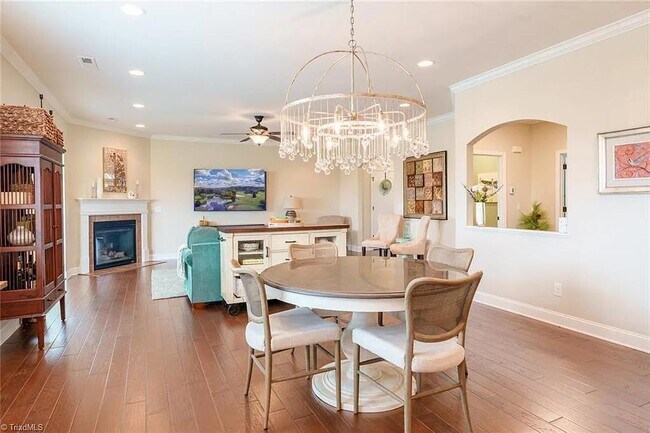Foto del edificio - 160 Twisted Cypress Ln