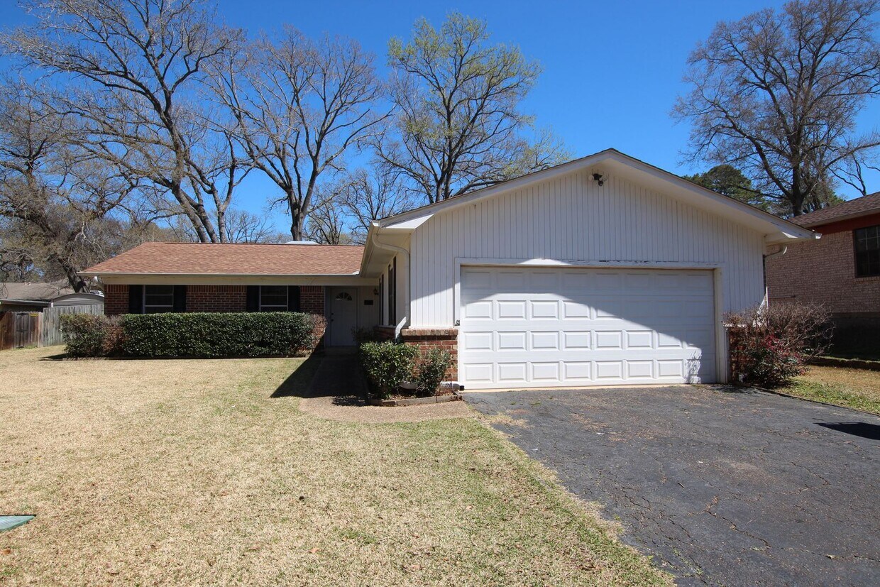 Primary Photo - Tour Today! 3/2/2 in Tyler!