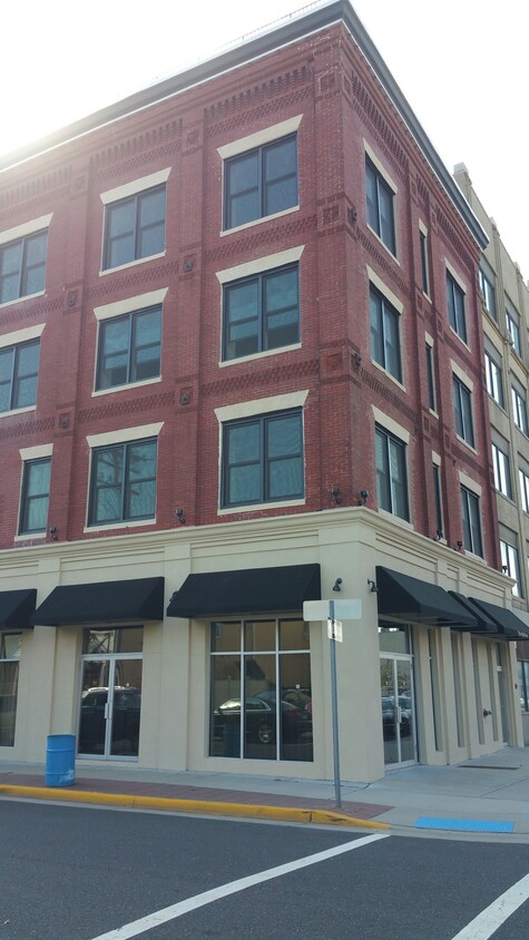 Corner unit with lots of windows. - 700 Mattison Ave