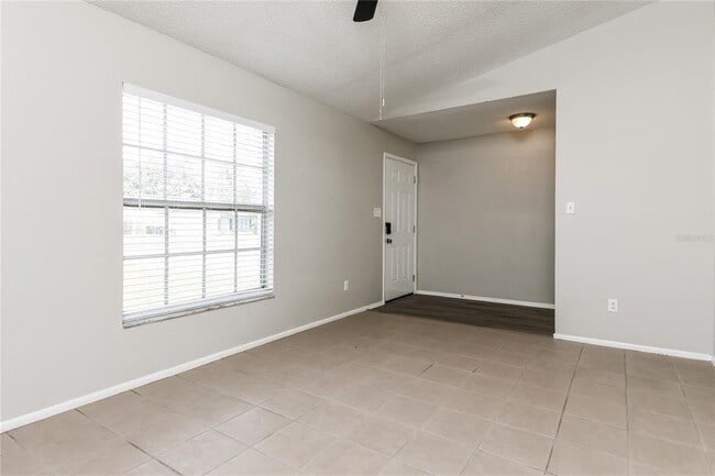 Foto del edificio - 3243 Knightsbridge Rd