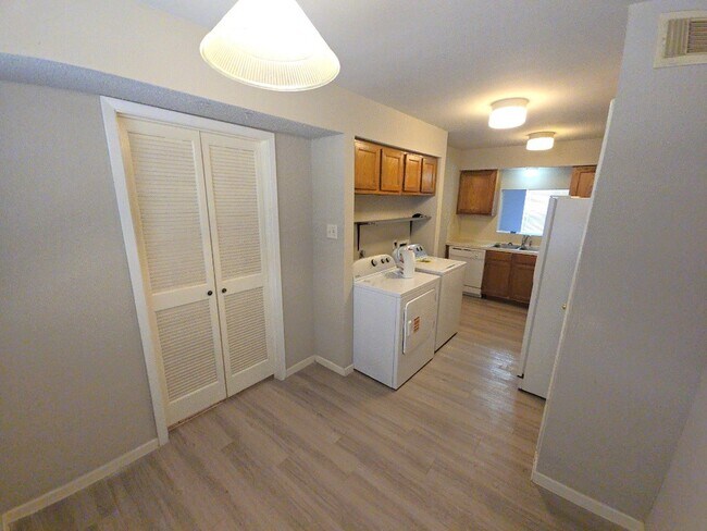 Foto del edificio - 15625 Weldon Dr