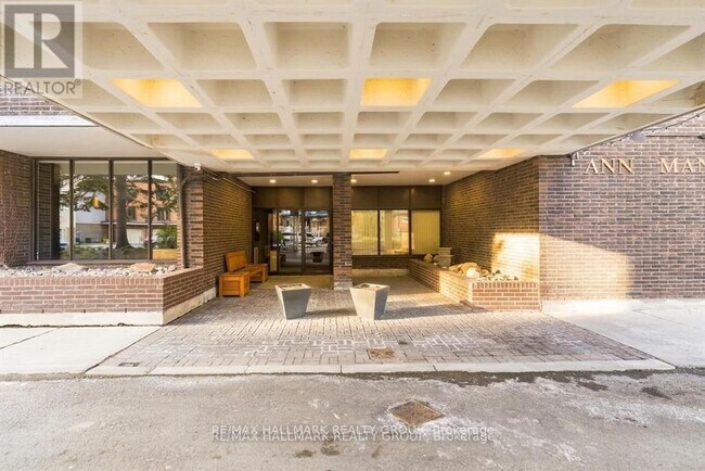 Photo du bâtiment - 71 Somerset St W