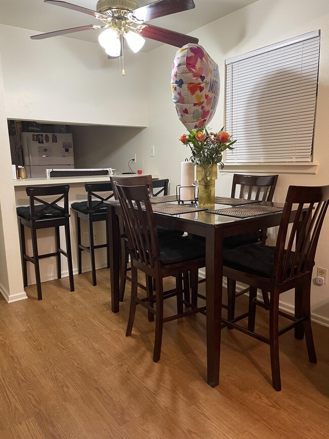 Building Photo - 656 Mill St