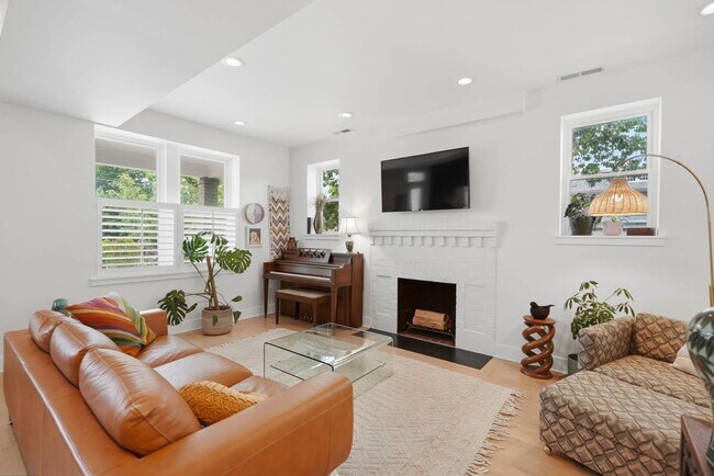 Photo - Manor Park Rowhome | 3 Bed | 2.5 Bath | 1,625 Sf | Large Private Front Porch & Rear Deck | 1 Surf...