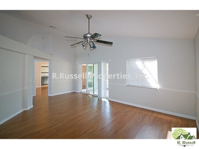 Foto del edificio - Beautiful home located in Oviedo with 2 li...
