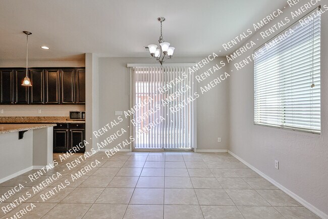Foto del edificio - 15573 W Laurel Ln