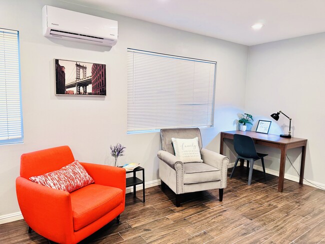 Building Photo - 2621 Wallace Ave