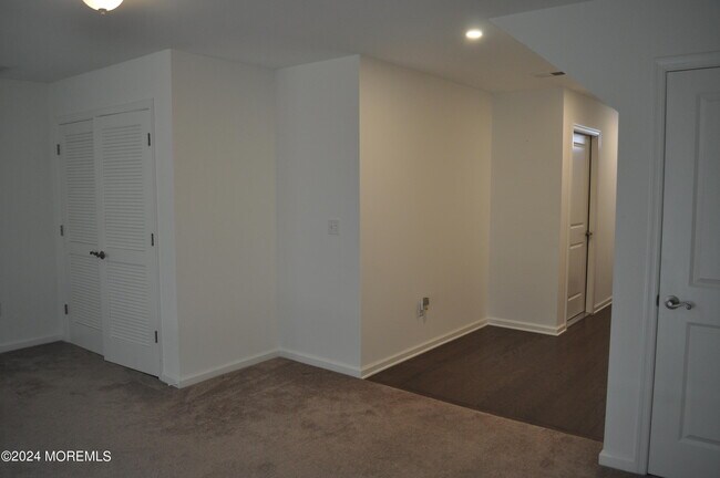 Foto del edificio - 304 Discovery Rd