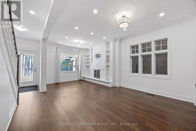 Building Photo - 160 Humewood Dr