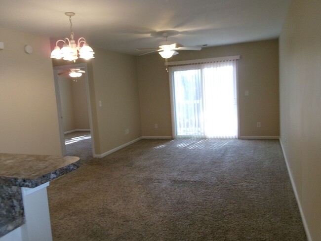 Foto del edificio - Second floor 2 bedroom, 2 bath condo with ...