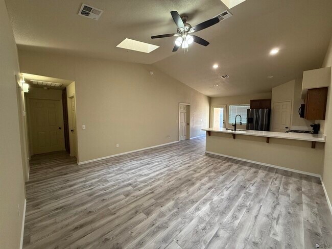 Foto del edificio - 7375 E 39th St