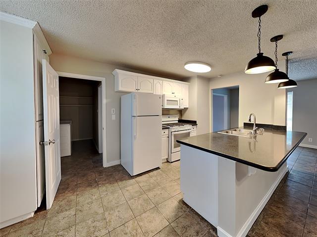 Building Photo - 1101 Johns Dr