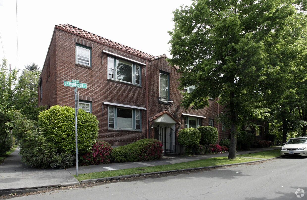 Foto principal - 3005 SE Morrison St