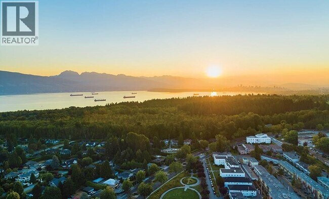 Photo du bâtiment - 5410 Shortcut Rd