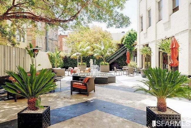 Shared ground floor patio - 631 Ofarrell St