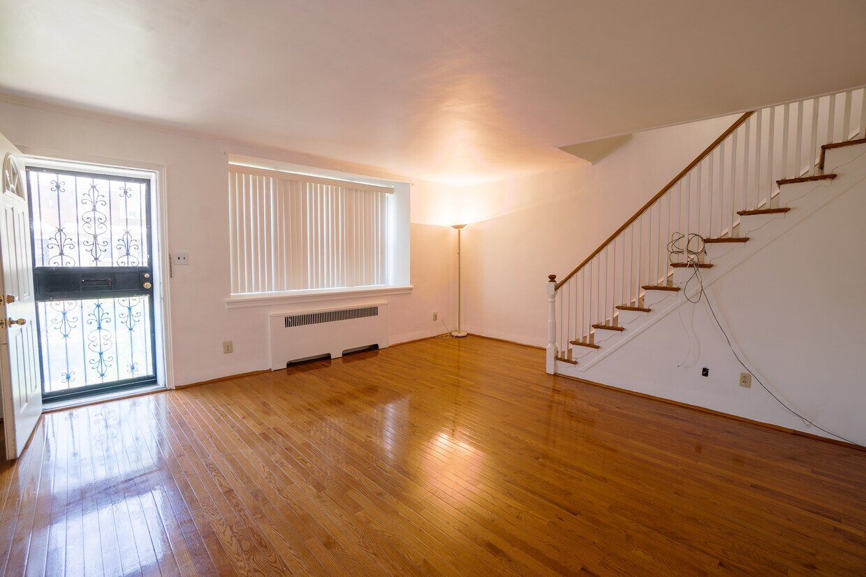 Living room - 6835 Kindred St (Philadelphia, PA)