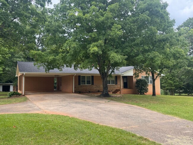 Building Photo - Spacious Brick Ranch on 3 Private Acres in Commerce