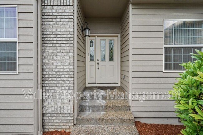 Foto del edificio - 1441 Ranier Loop NW