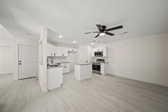 Building Photo - 13414 Ravensway Dr
