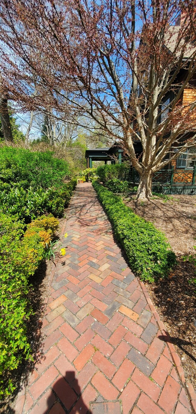 Building Photo - 11 Highland St