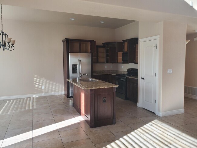 Building Photo - 3785 Coco Palm Dr