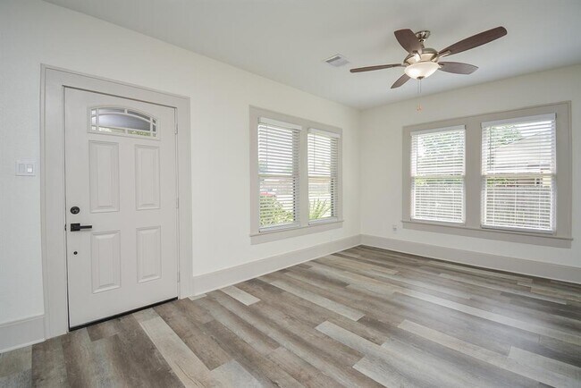 Building Photo - 8314 Tavenor Ln
