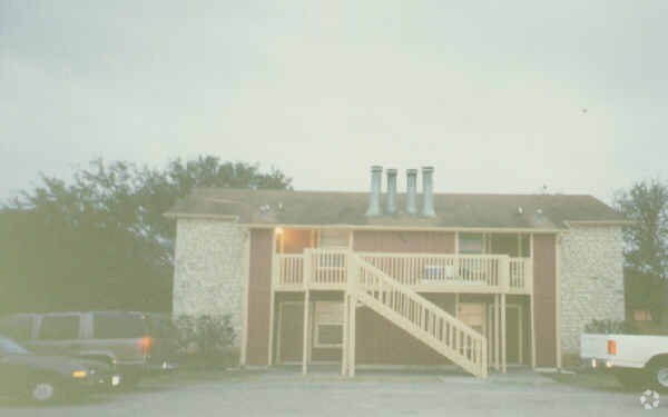 Primary Photo - 304 Hedgewood Dr
