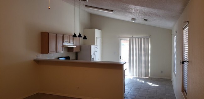 Building Photo - 246 Quetzal Dr SW