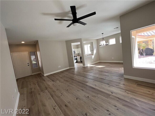 Foto del edificio - 2353 Scotch Lake St